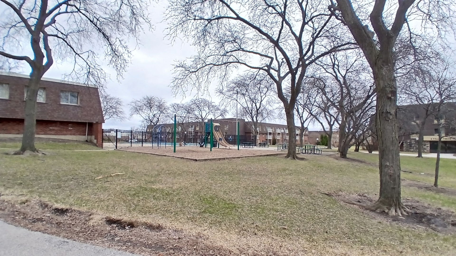 2 Villa Verde Drive #201, Buffalo Grove, IL 60089