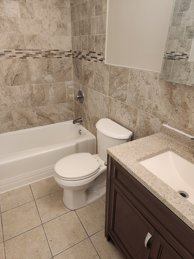 1340 N Main Street #A8, Wheaton, IL 60187