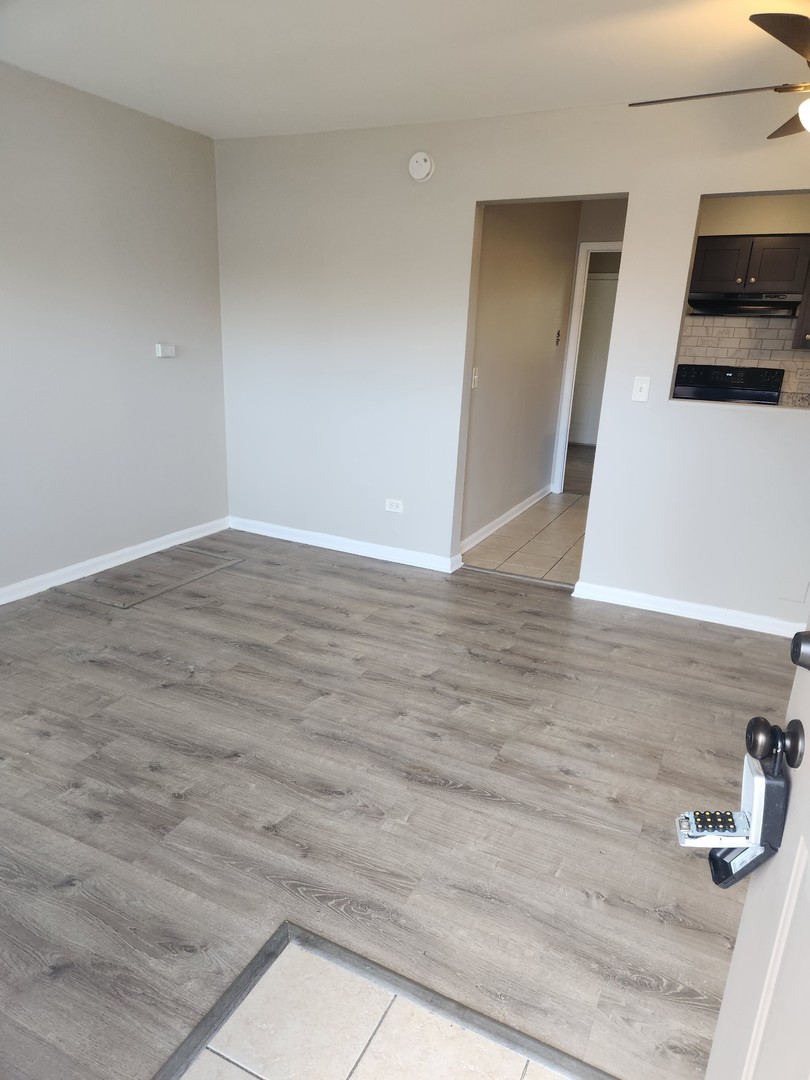 1340 N Main Street #A8, Wheaton, IL 60187