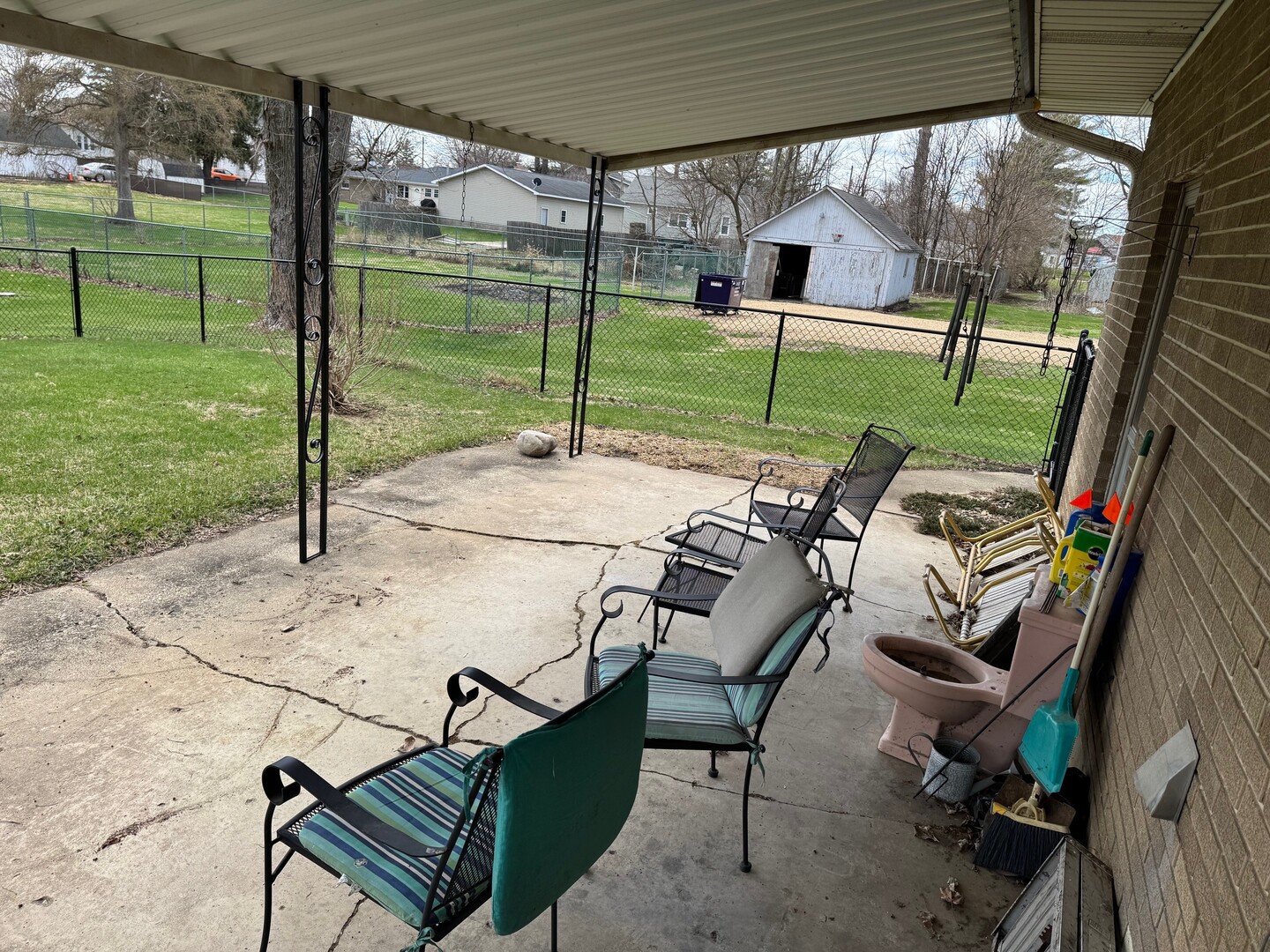 213 E State Street, Washburn, IL 61570