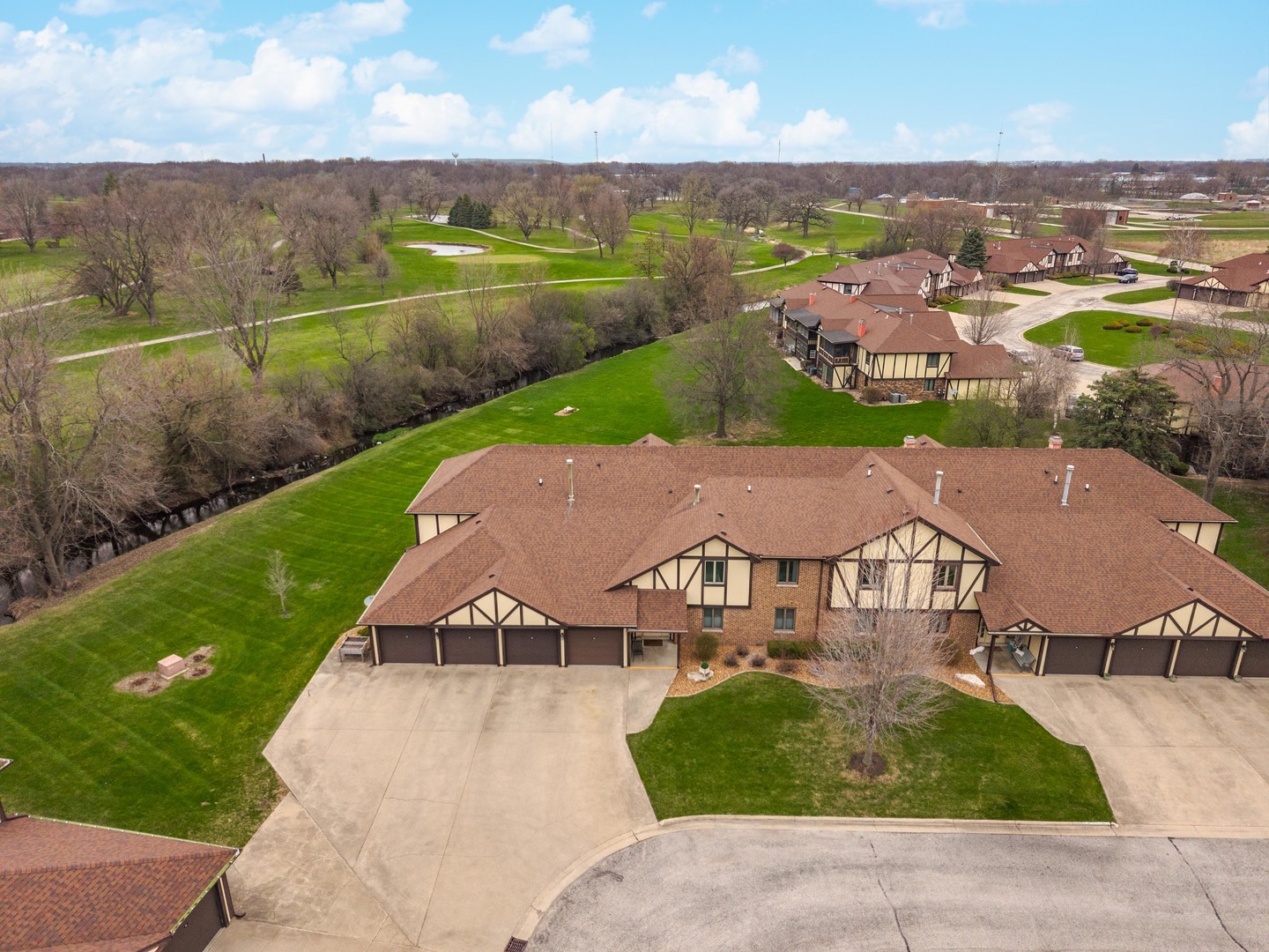 606 Carol Court #B-2, Pontiac, IL 61764