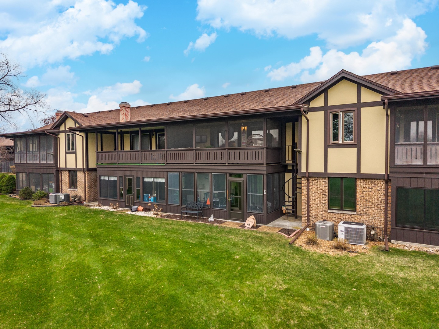 606 Carol Court #B-2, Pontiac, IL 61764