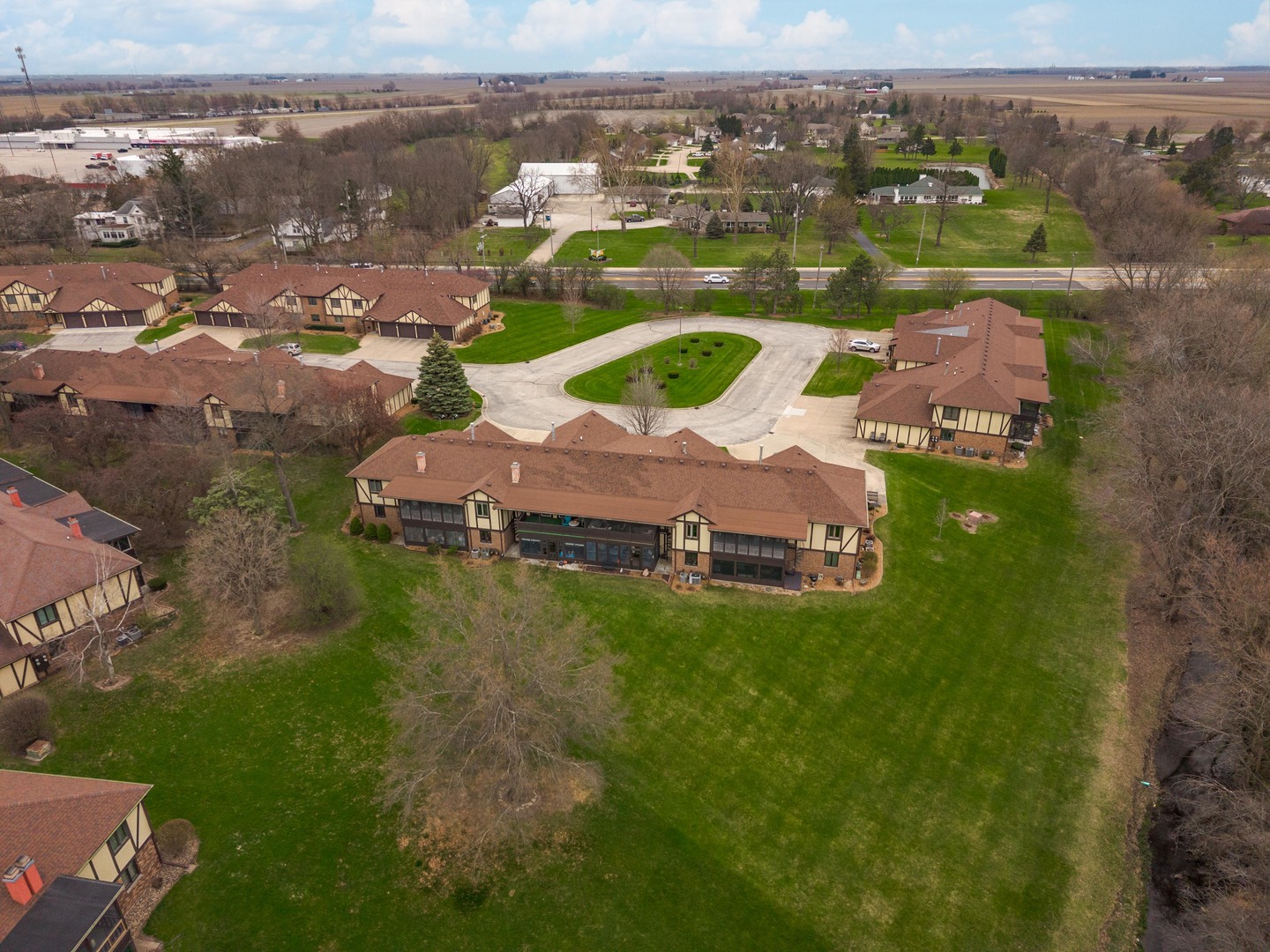 606 Carol Court #B-2, Pontiac, IL 61764