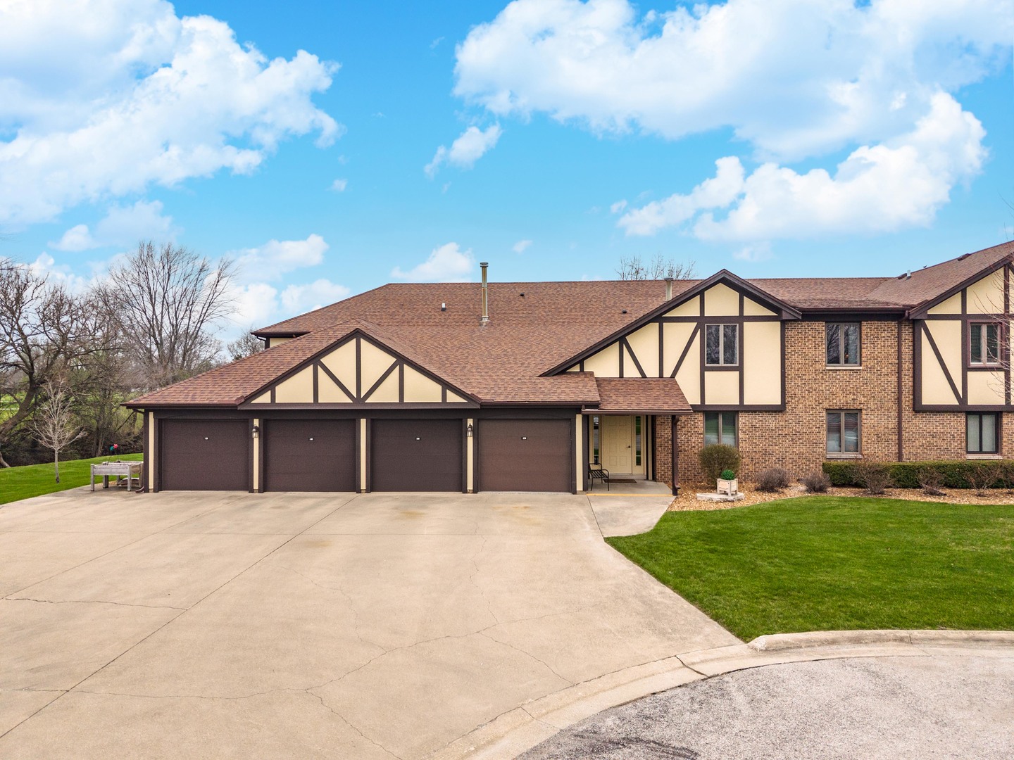 606 Carol Court #B-2, Pontiac, IL 61764