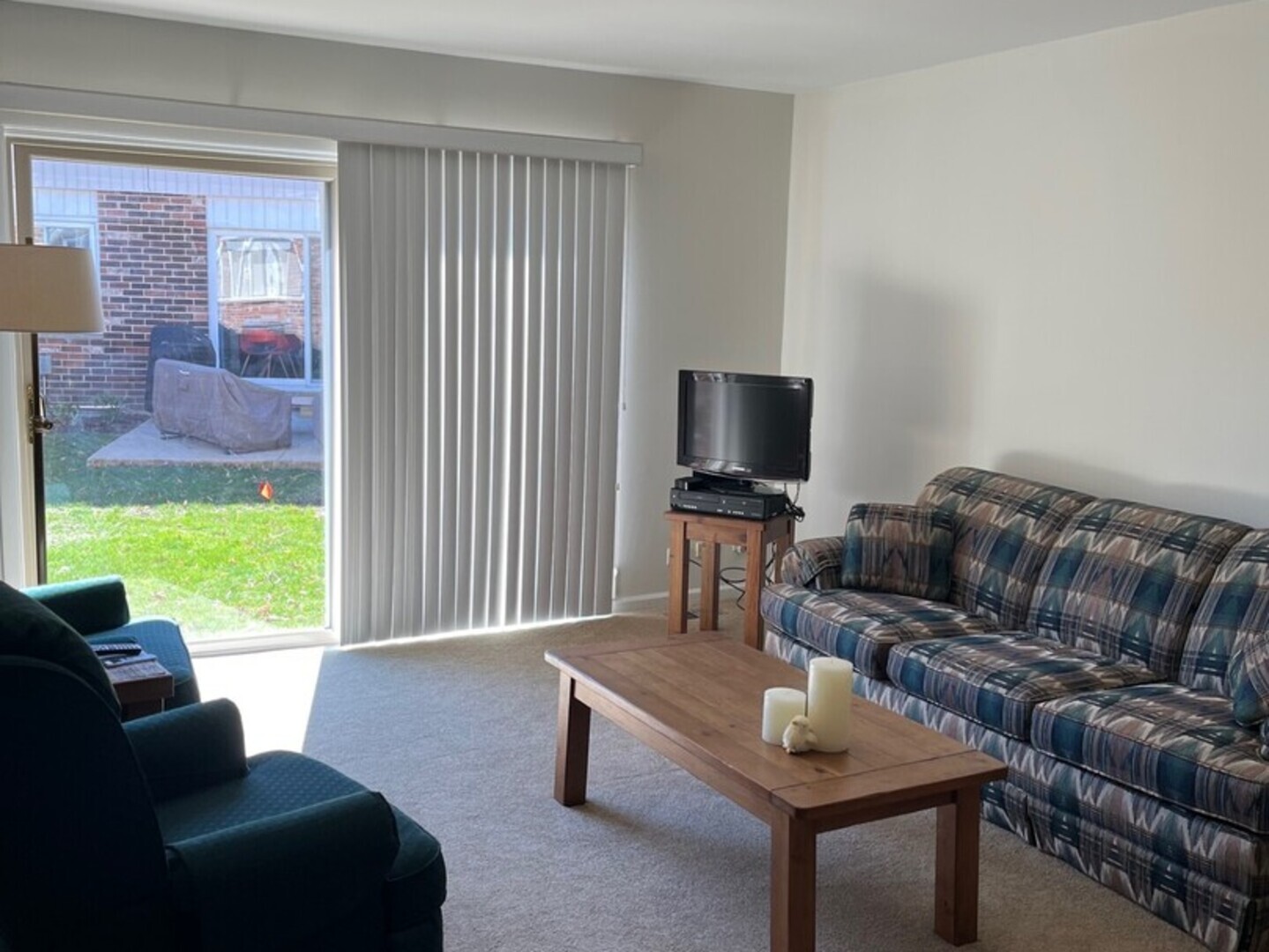 1690 Darwin Court, Wheaton, IL 60189