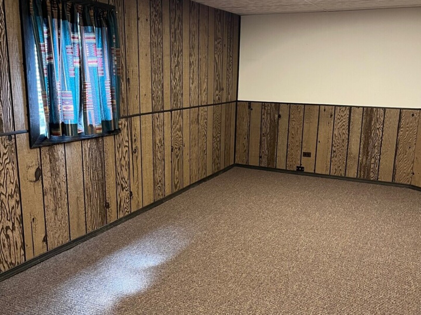 1690 Darwin Court, Wheaton, IL 60189