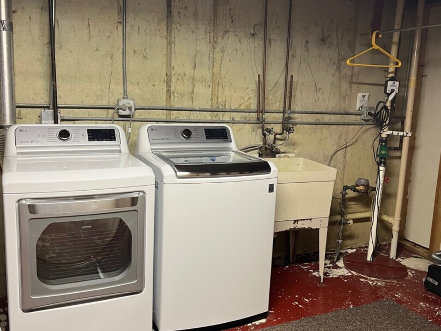 1690 Darwin Court, Wheaton, IL 60189