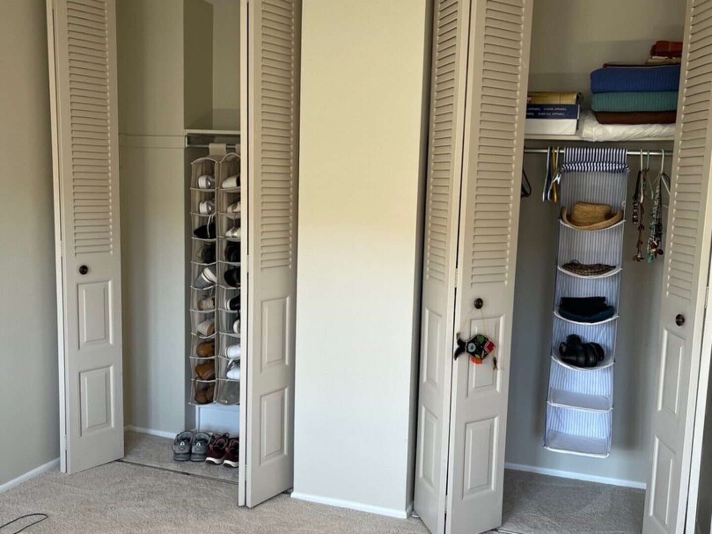 1690 Darwin Court, Wheaton, IL 60189