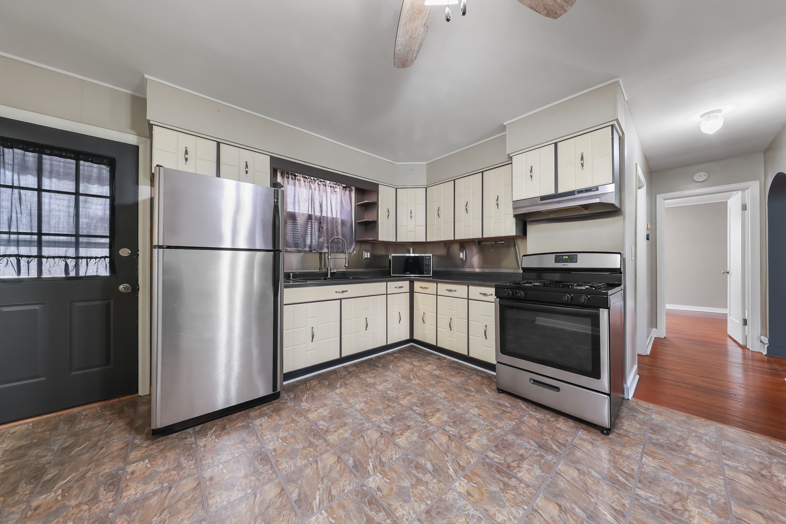 1428 Pickwick Street, Ottawa, IL 61350