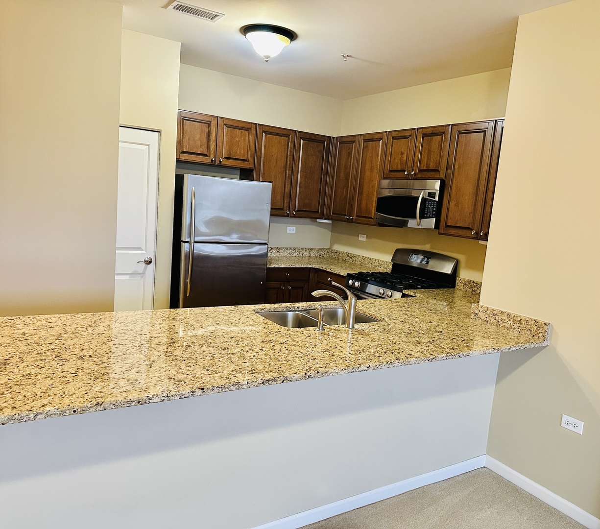 801 Village Center Drive #204, Burr Ridge, IL 60527