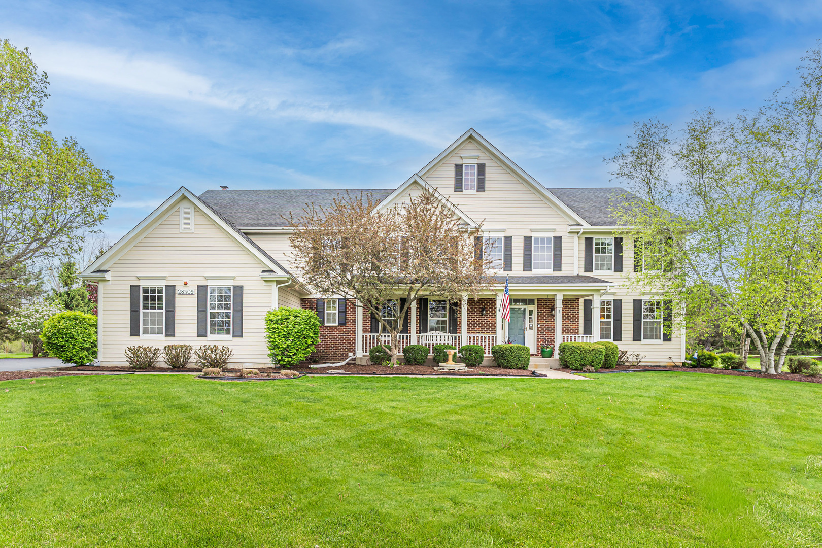 28309 W Savannah Trail, Lake Barrington, IL 60010