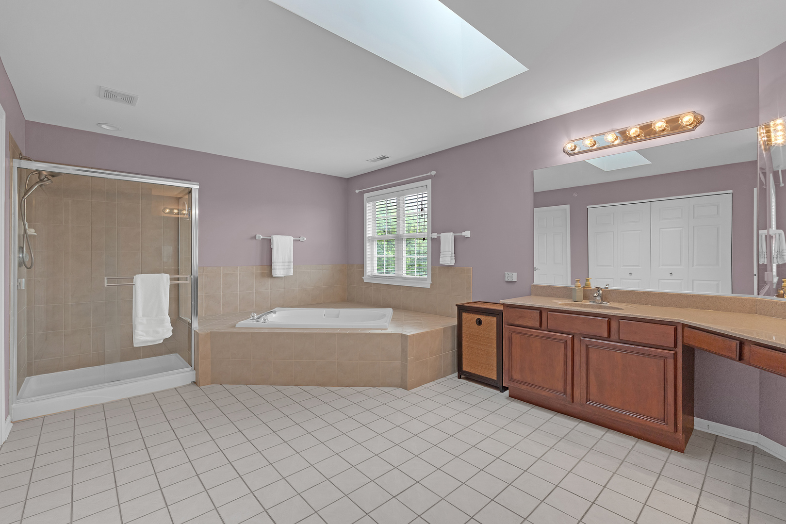 28309 W Savannah Trail, Lake Barrington, IL 60010