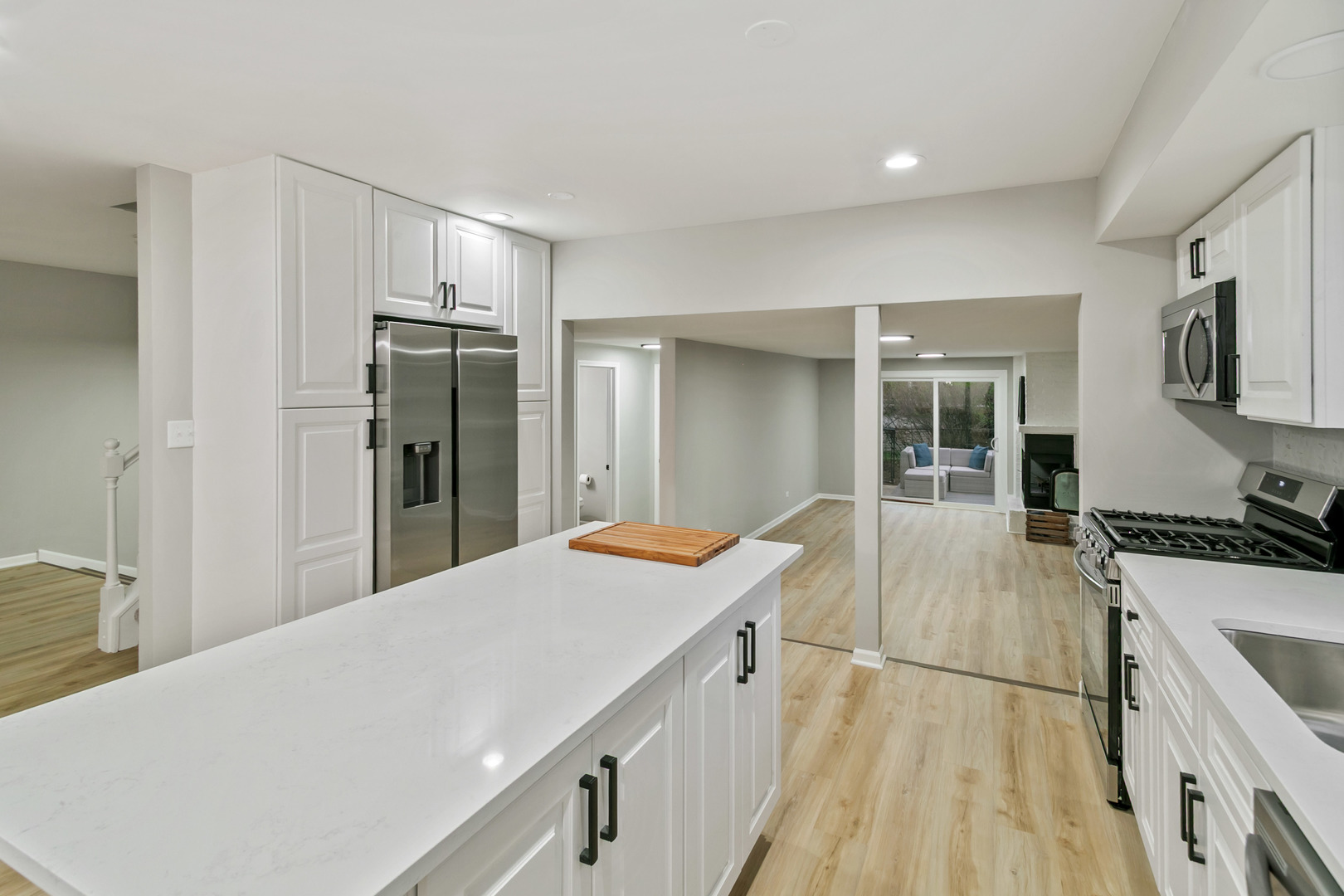 1554 CHICKASAW Drive, Naperville, IL 60563