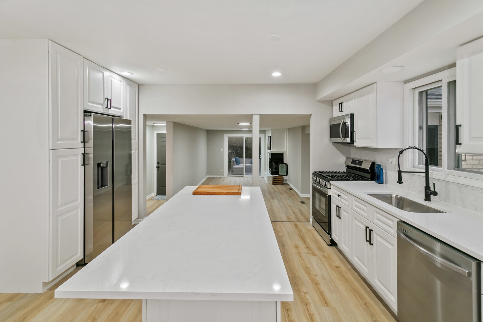 1554 CHICKASAW Drive, Naperville, IL 60563