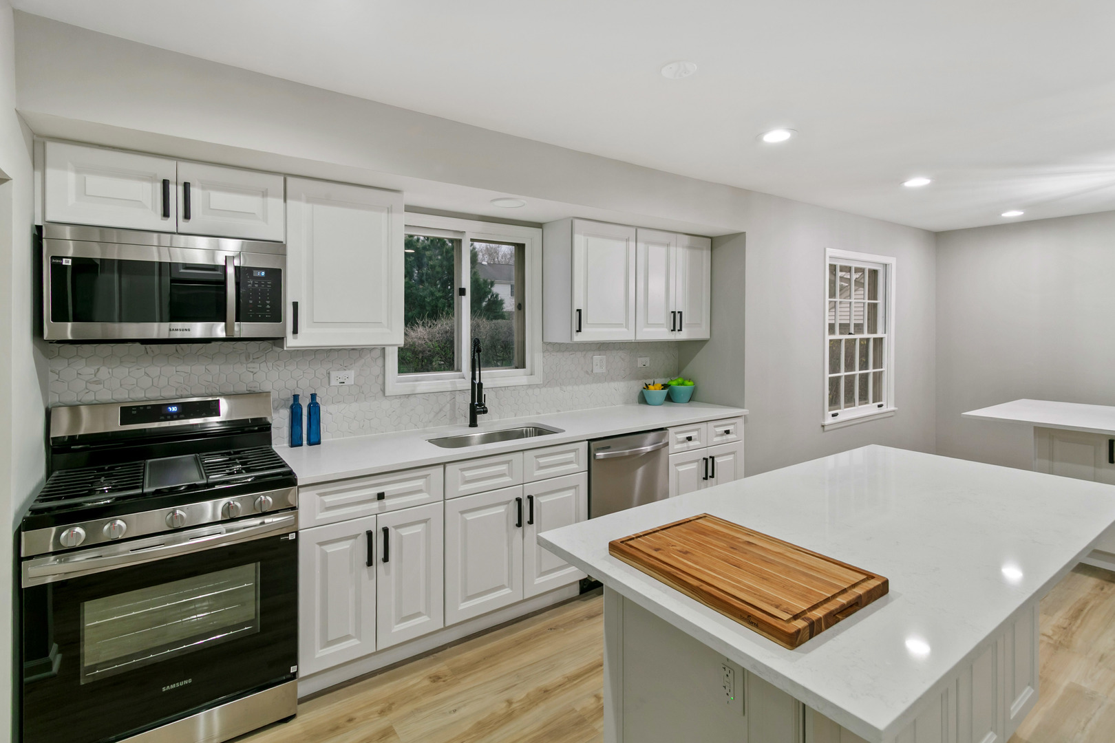 1554 CHICKASAW Drive, Naperville, IL 60563