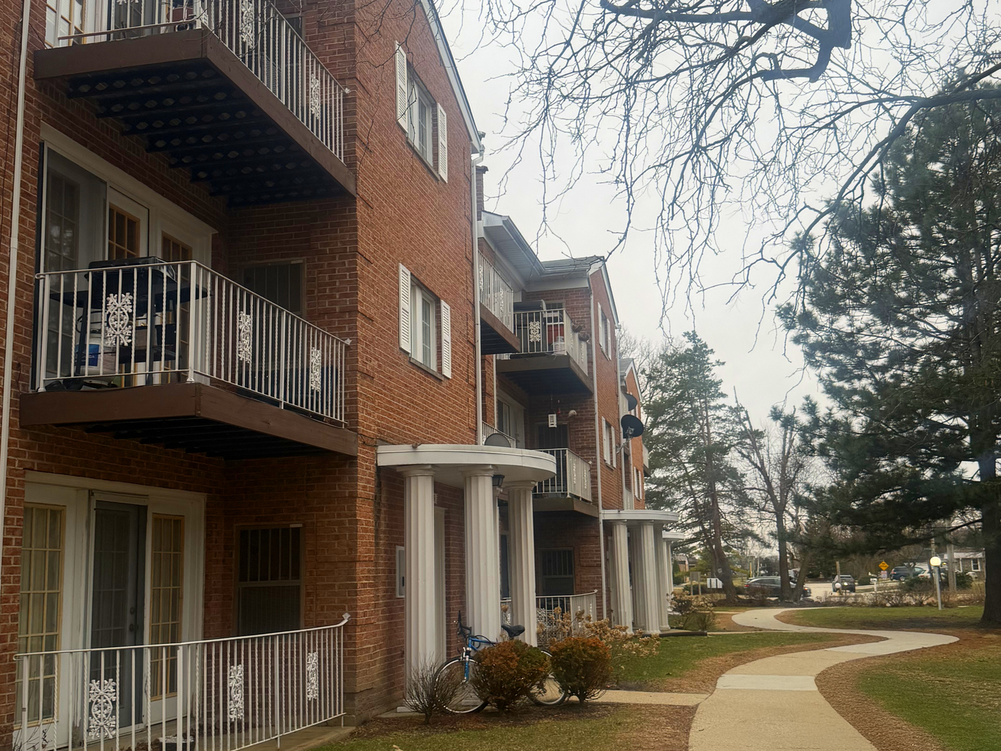 615 Quincy Bridge Lane #201, Glenview, IL 60025