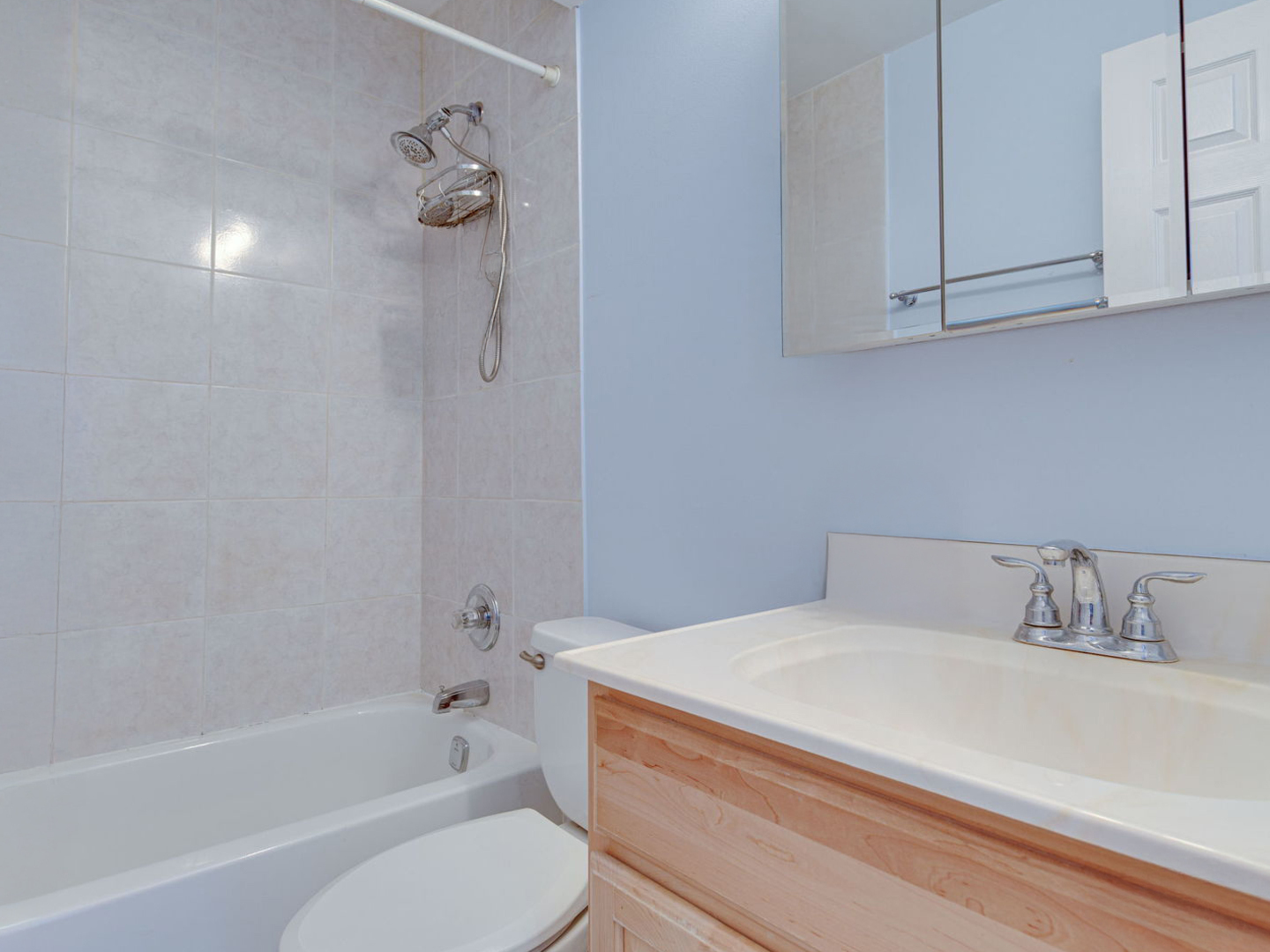 615 Quincy Bridge Lane #201, Glenview, IL 60025