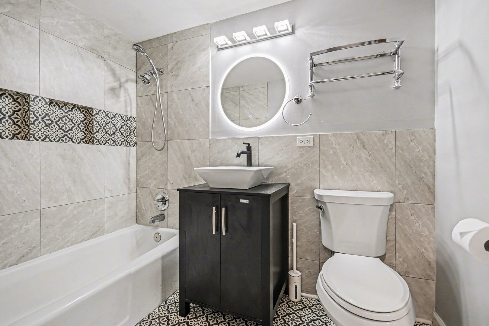 1320 Lore Lane #107B, Lombard, IL 60148