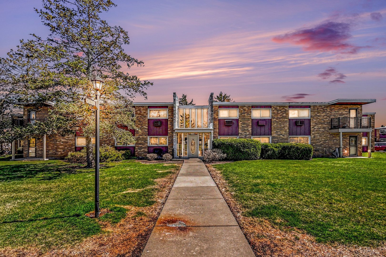 1320 Lore Lane #107B, Lombard, IL 60148