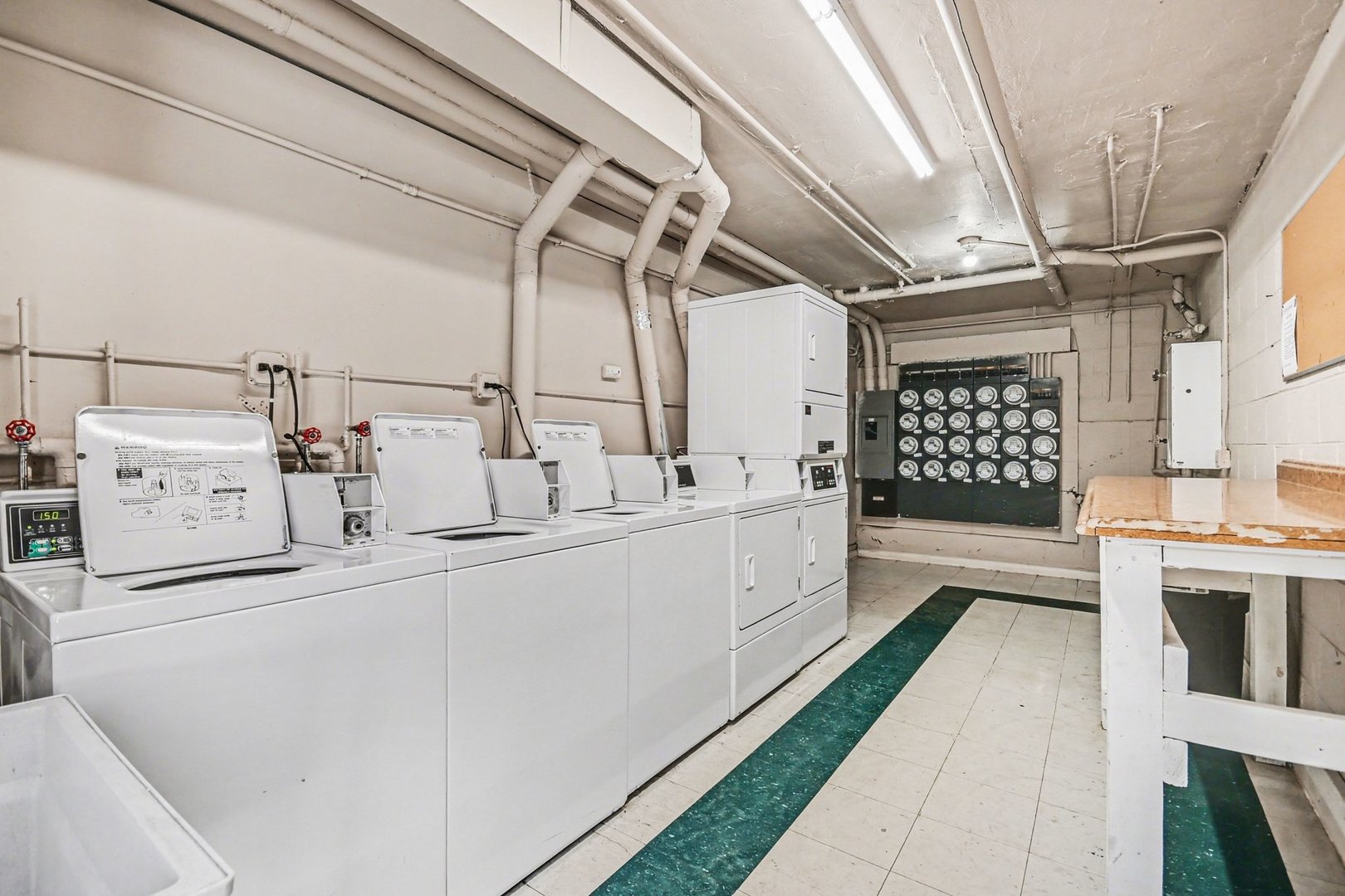 1320 Lore Lane #107B, Lombard, IL 60148