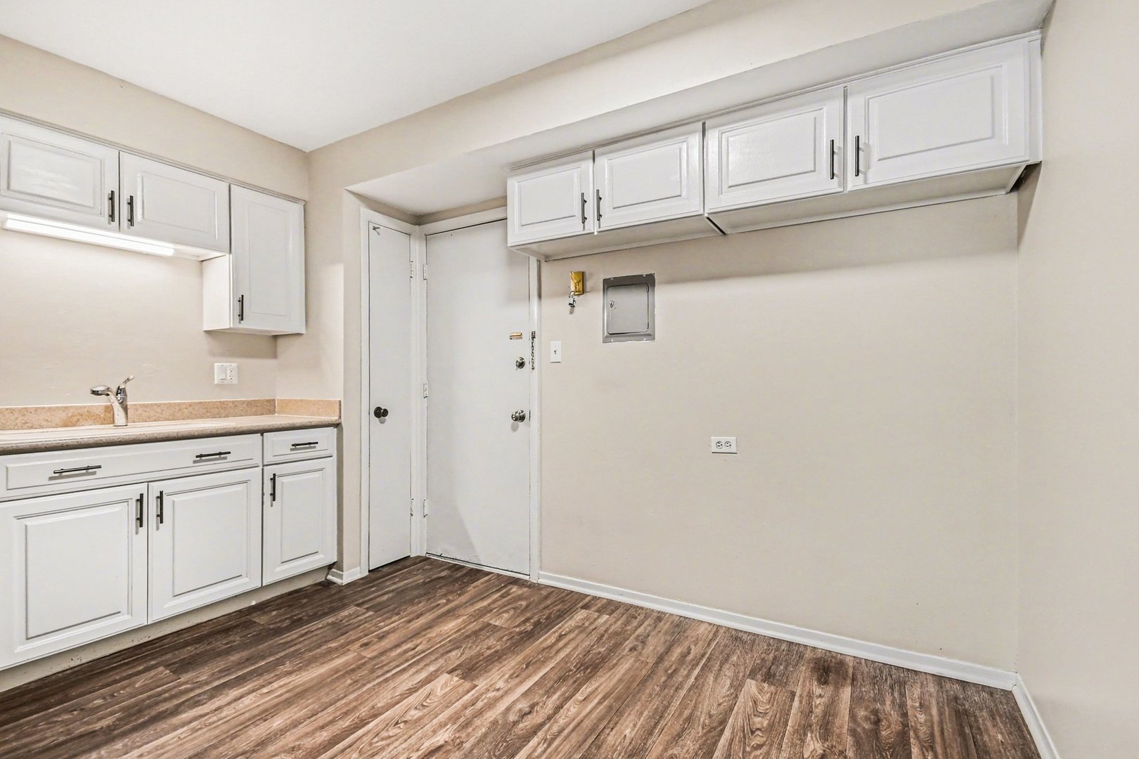 1320 Lore Lane #107B, Lombard, IL 60148