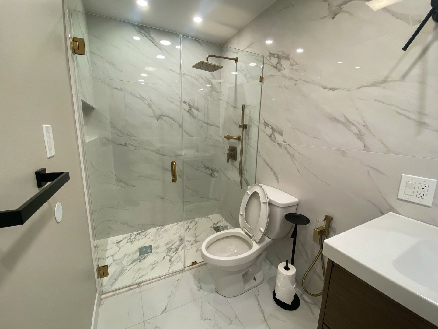 715 W Central Road #A8, Mount Prospect, IL 60056