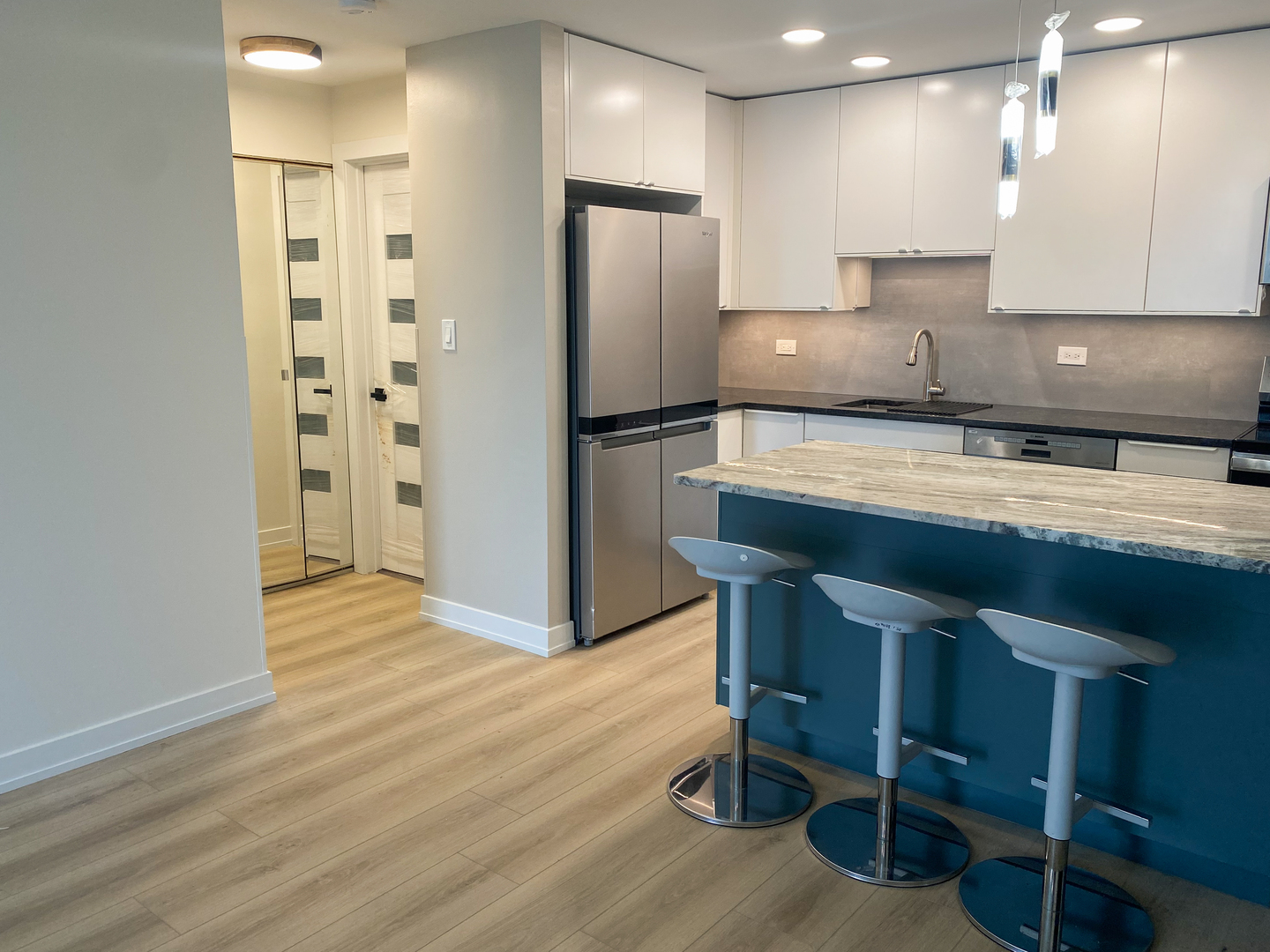 715 W Central Road #A8, Mount Prospect, IL 60056