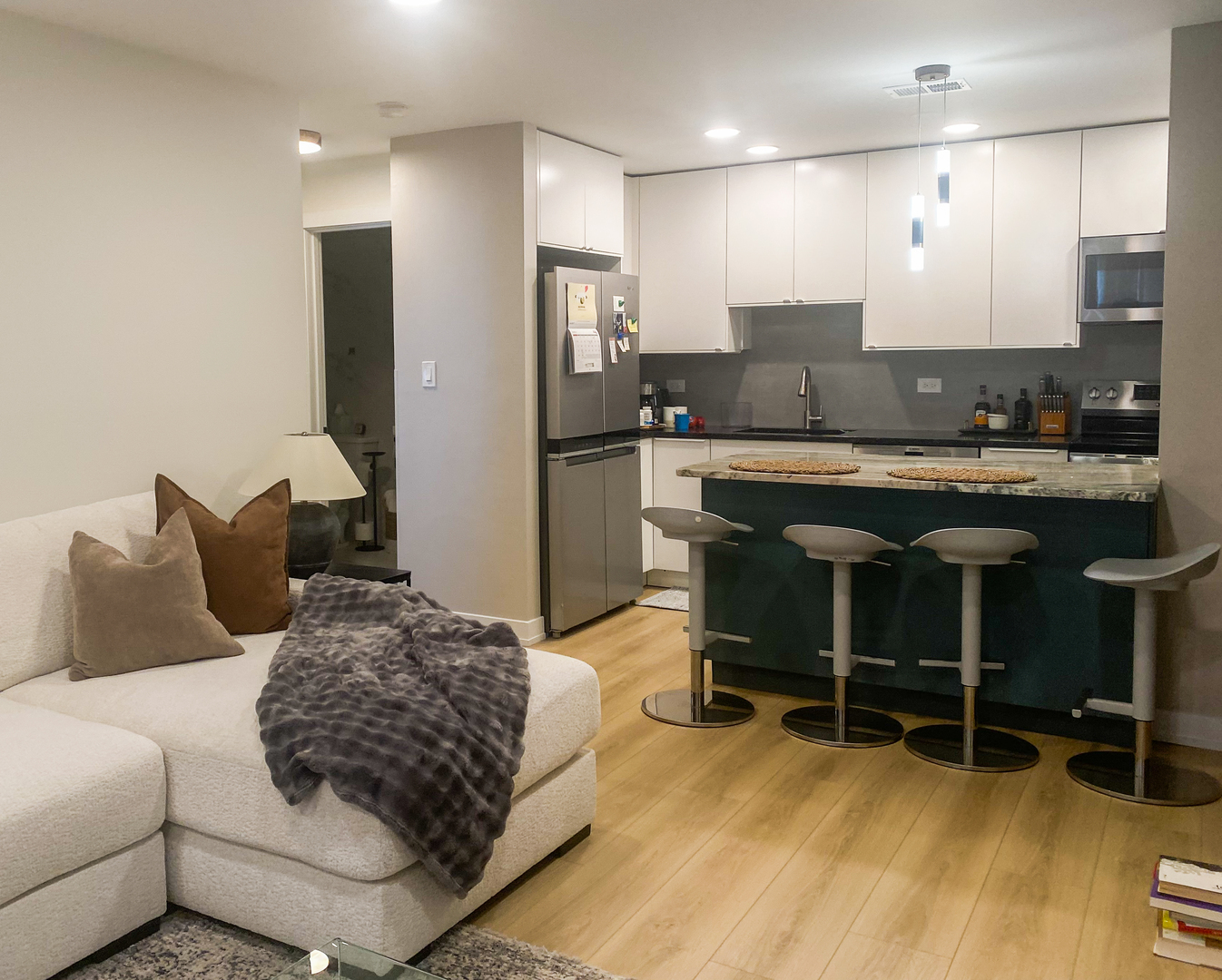 715 W Central Road #A8, Mount Prospect, IL 60056