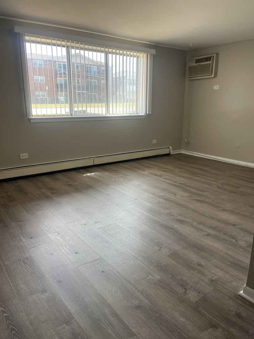 10756 N harlem Street #1B, Worth, IL 60482