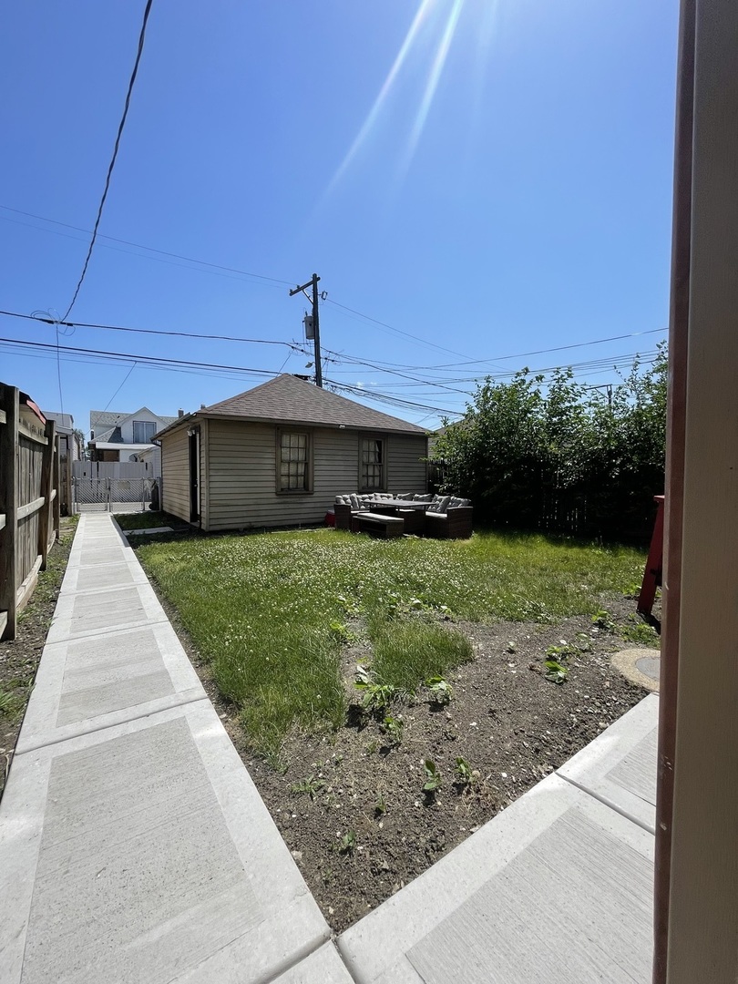 5133 W Wrightwood Avenue #1, Chicago, IL 60639