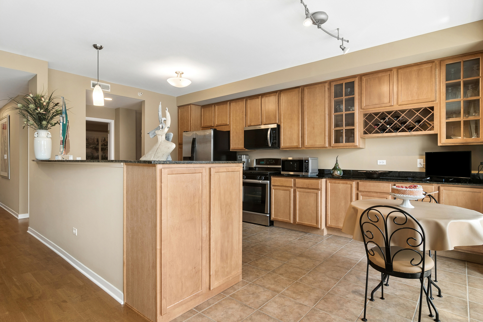 425 BENJAMIN Drive #202, Vernon Hills, IL 60061