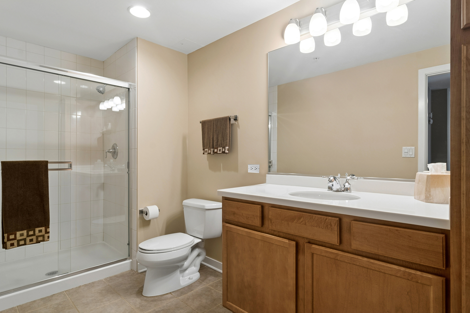 425 BENJAMIN Drive #202, Vernon Hills, IL 60061