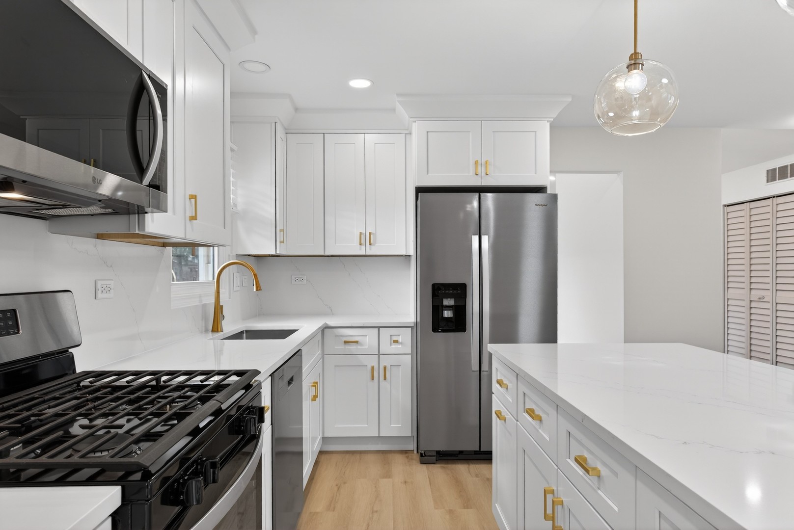 2301 Providence Court, Naperville, IL 60565