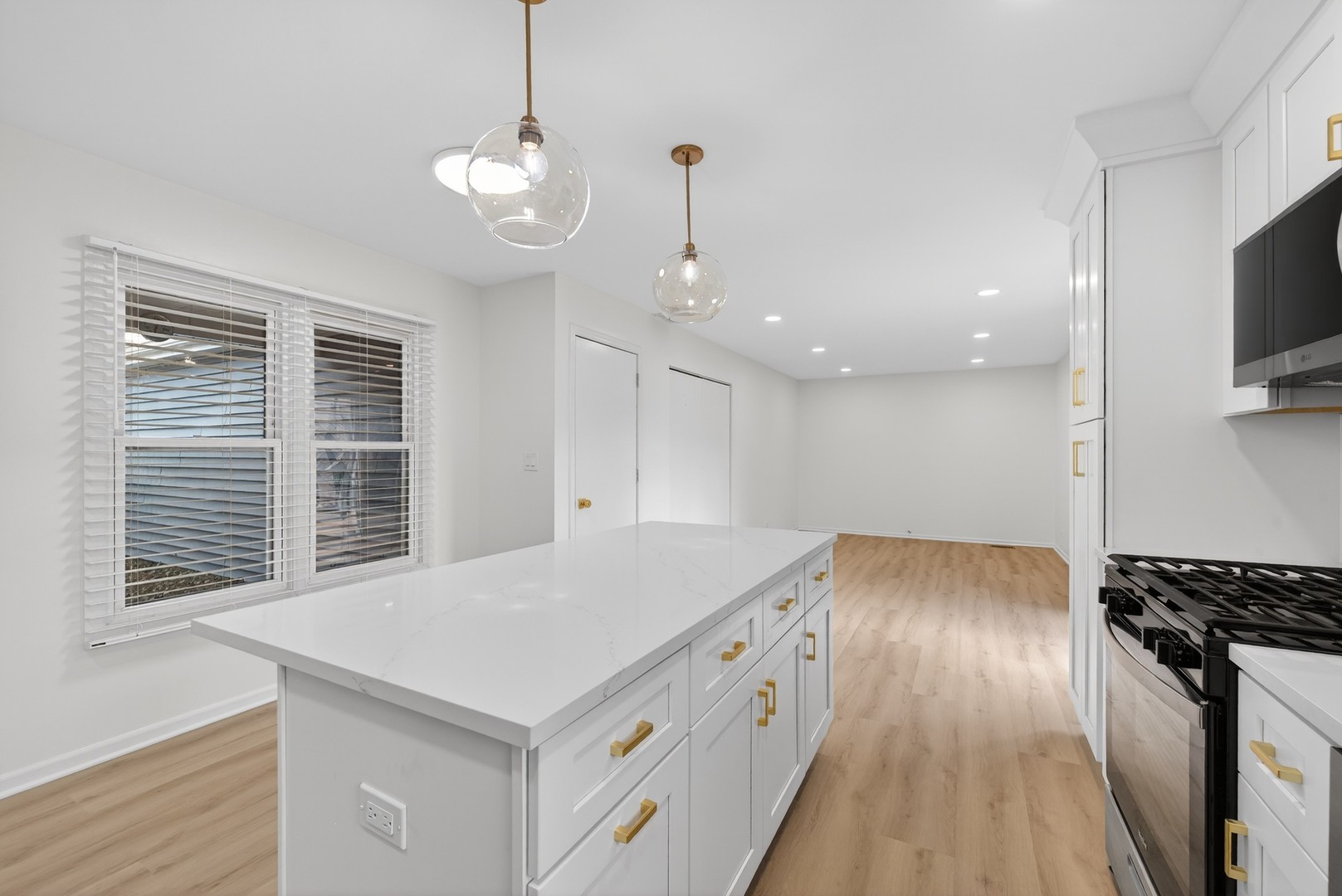 2301 Providence Court, Naperville, IL 60565