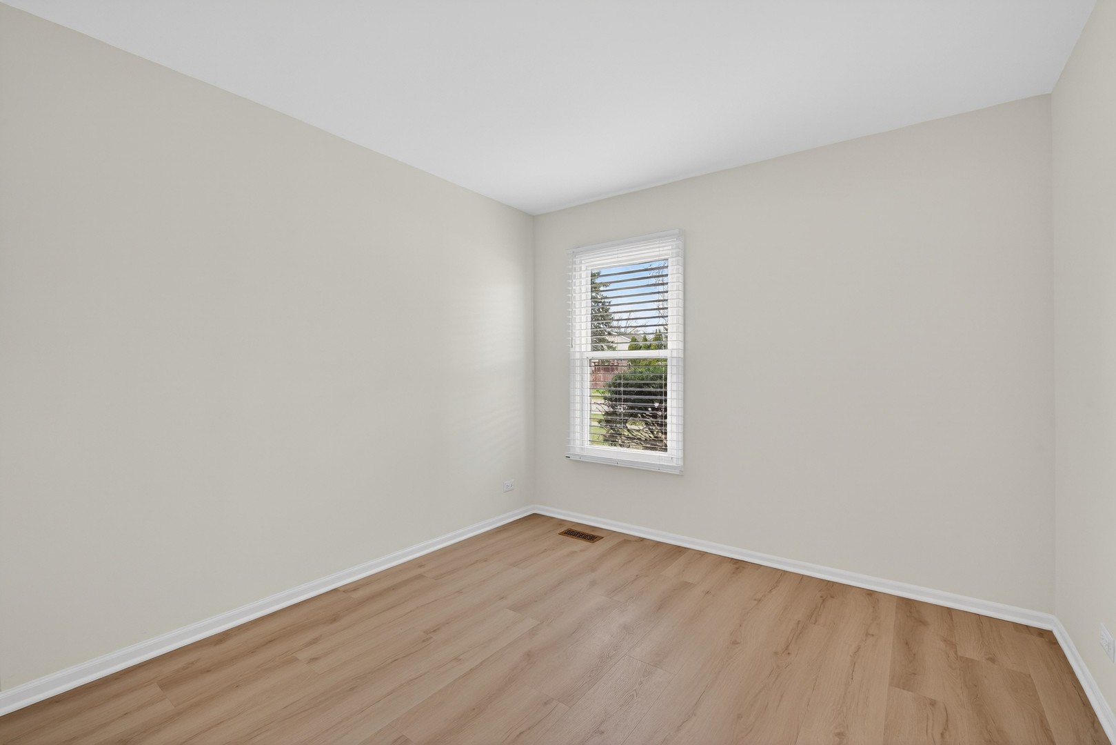 2301 Providence Court, Naperville, IL 60565