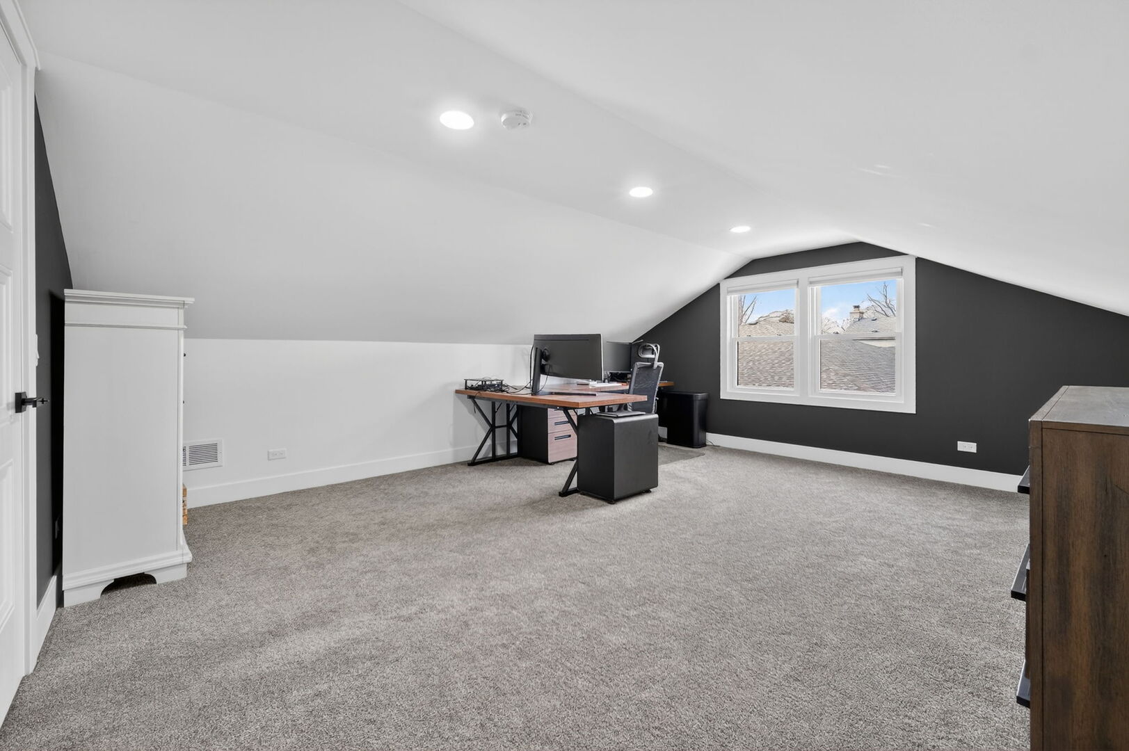 221 Olesen Drive, Naperville, IL 60540