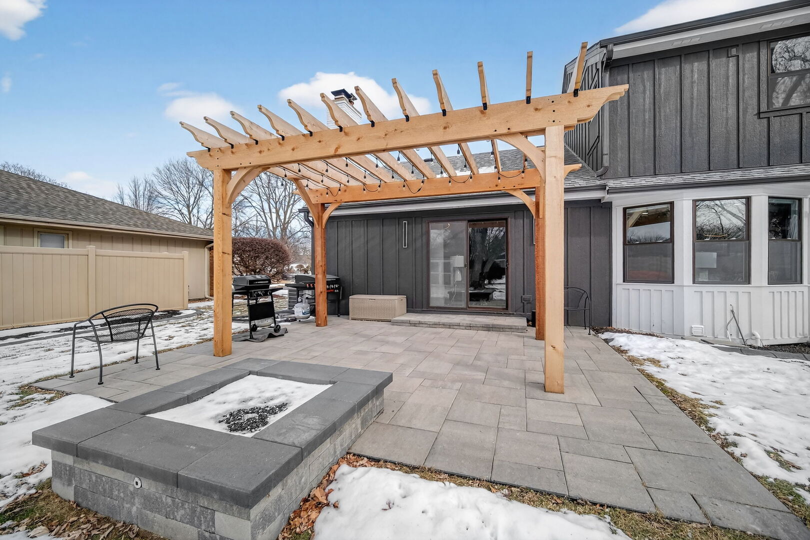 221 Olesen Drive, Naperville, IL 60540