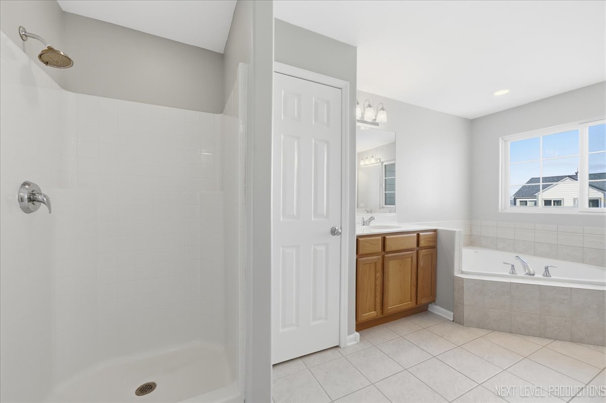 1742 Waters Edge Drive #1742, Minooka, IL 60447