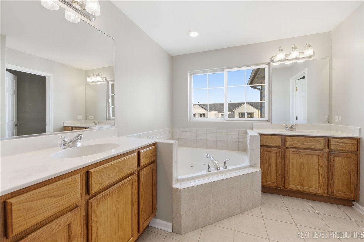 1742 Waters Edge Drive #1742, Minooka, IL 60447