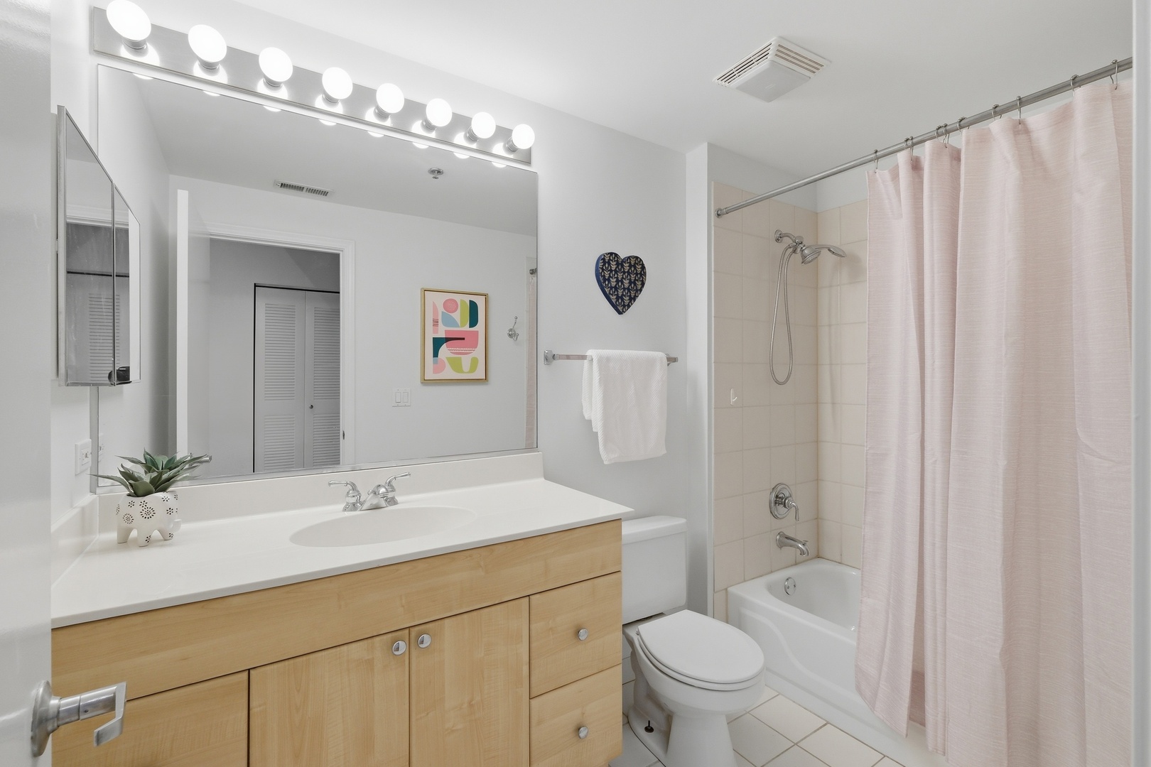 1735 W Diversey Parkway #409, Chicago, IL 60614