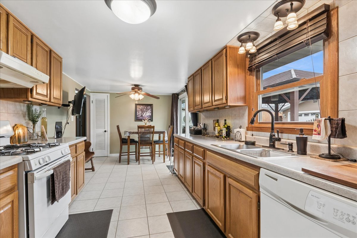 19216 John Kirkham Drive, Romeoville, IL 60446