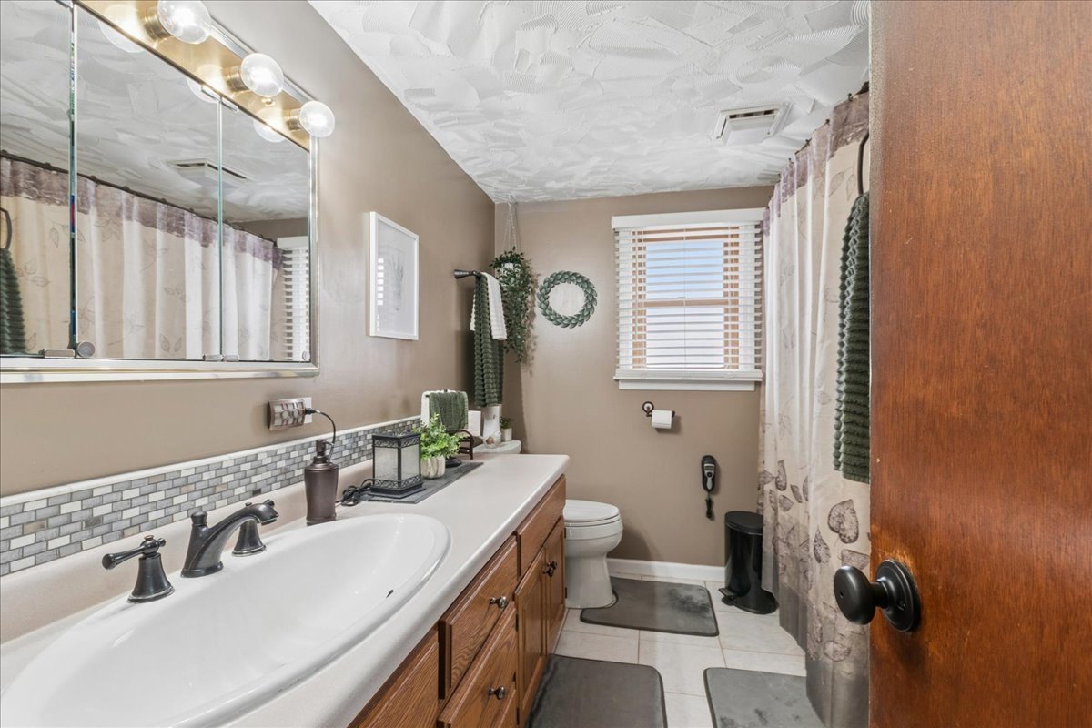 19216 John Kirkham Drive, Romeoville, IL 60446