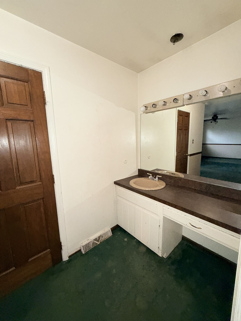 516 Ca Crest Drive, Shorewood, IL 60404