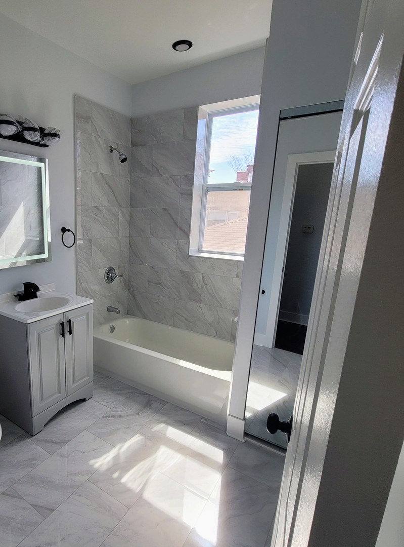 7919 S Ellis Avenue, Chicago, IL 60619