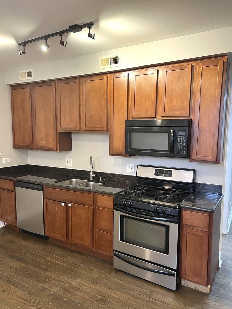 2254 W Arthur Avenue #1051A, Chicago, IL 60645