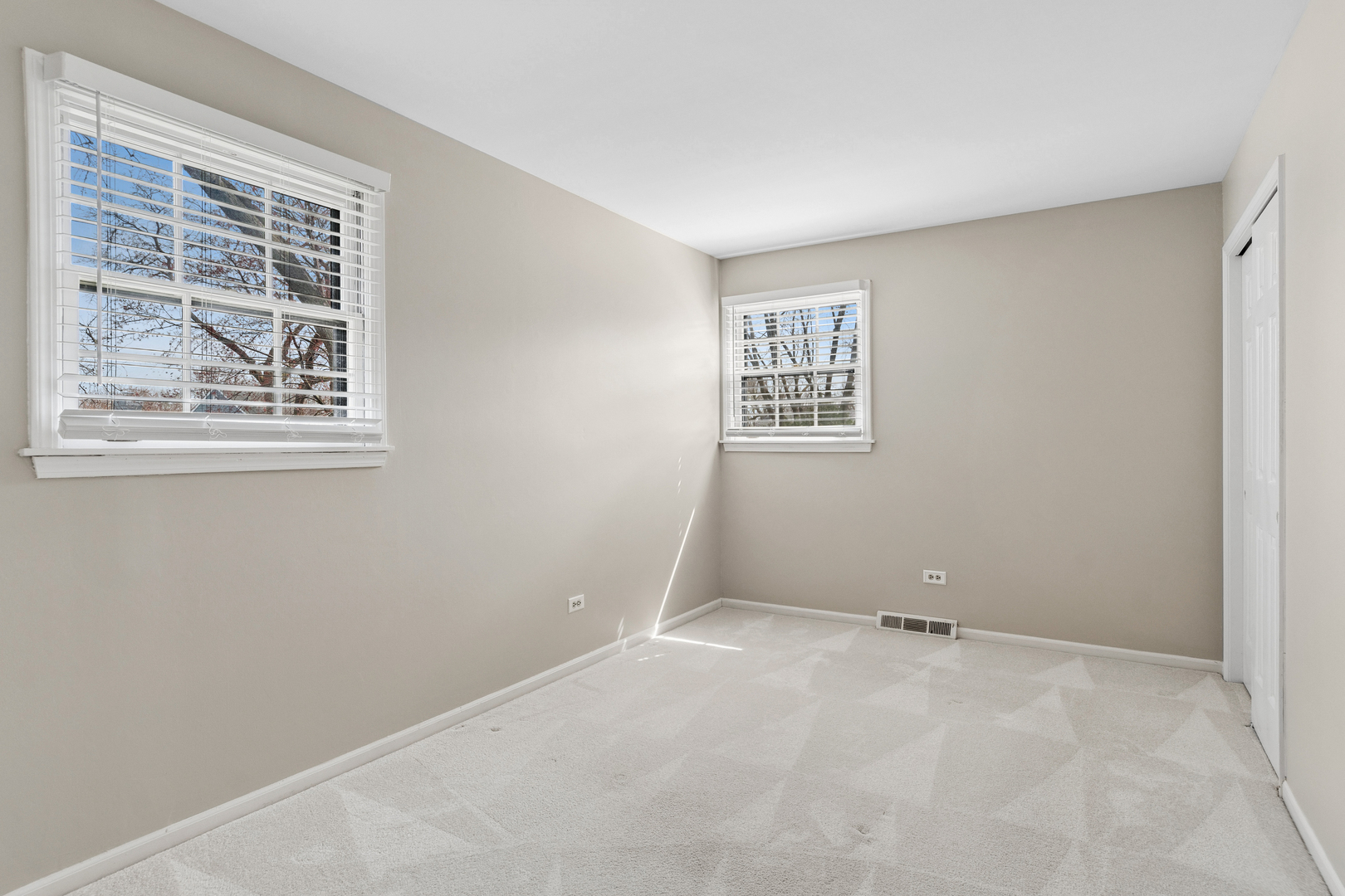 1620 Fairway Lane, Naperville, IL 60565