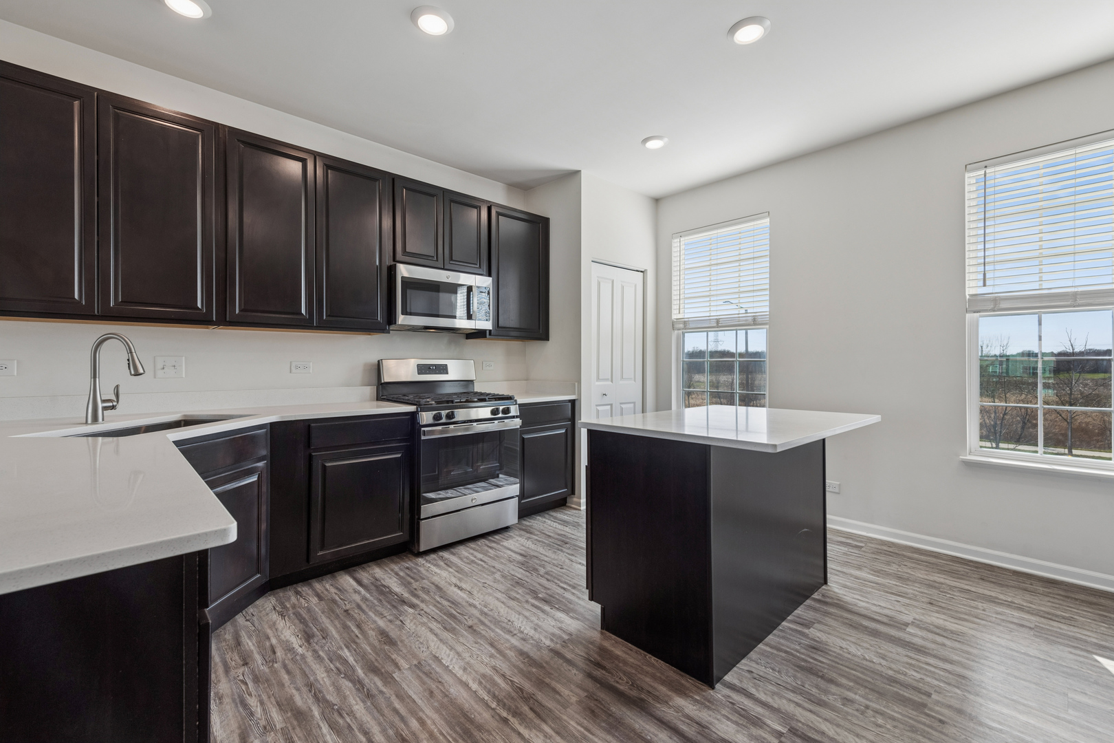 511 Cimmaron Circle, Crystal Lake, IL 60012