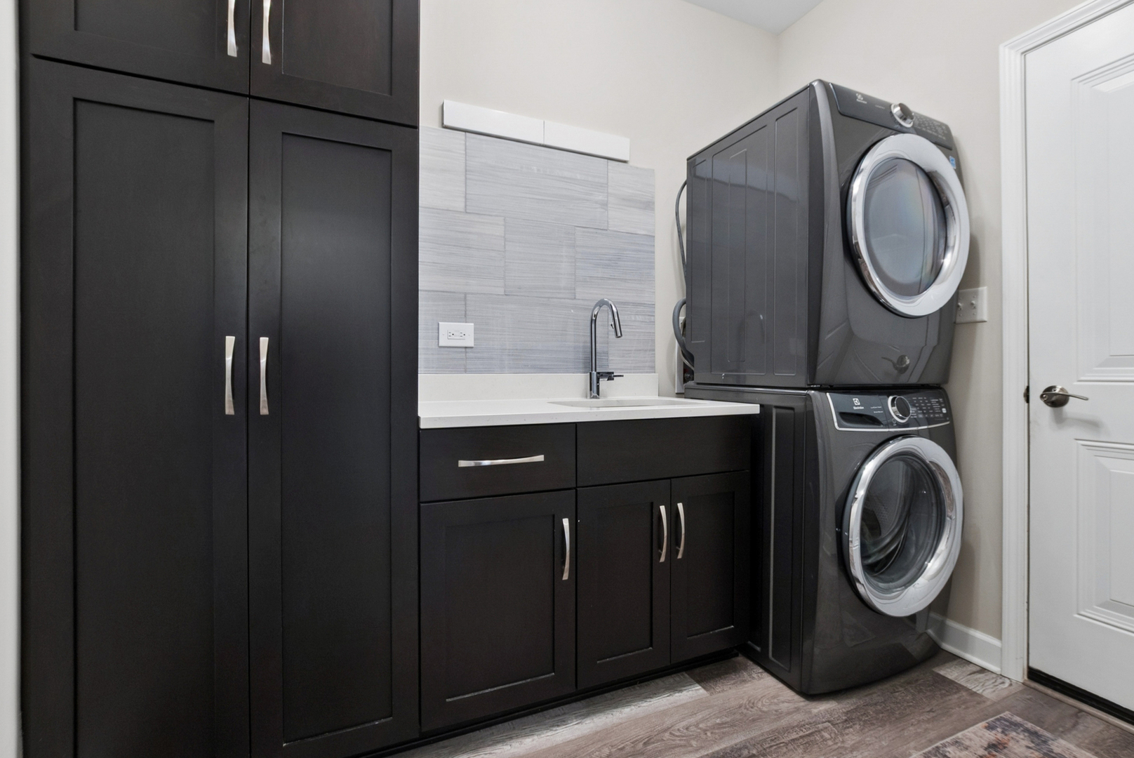 14256 Lacey Drive, Lemont, IL 60439