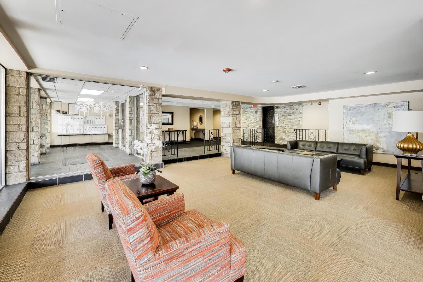 400 Ascot Drive #1M, Park Ridge, IL 60068