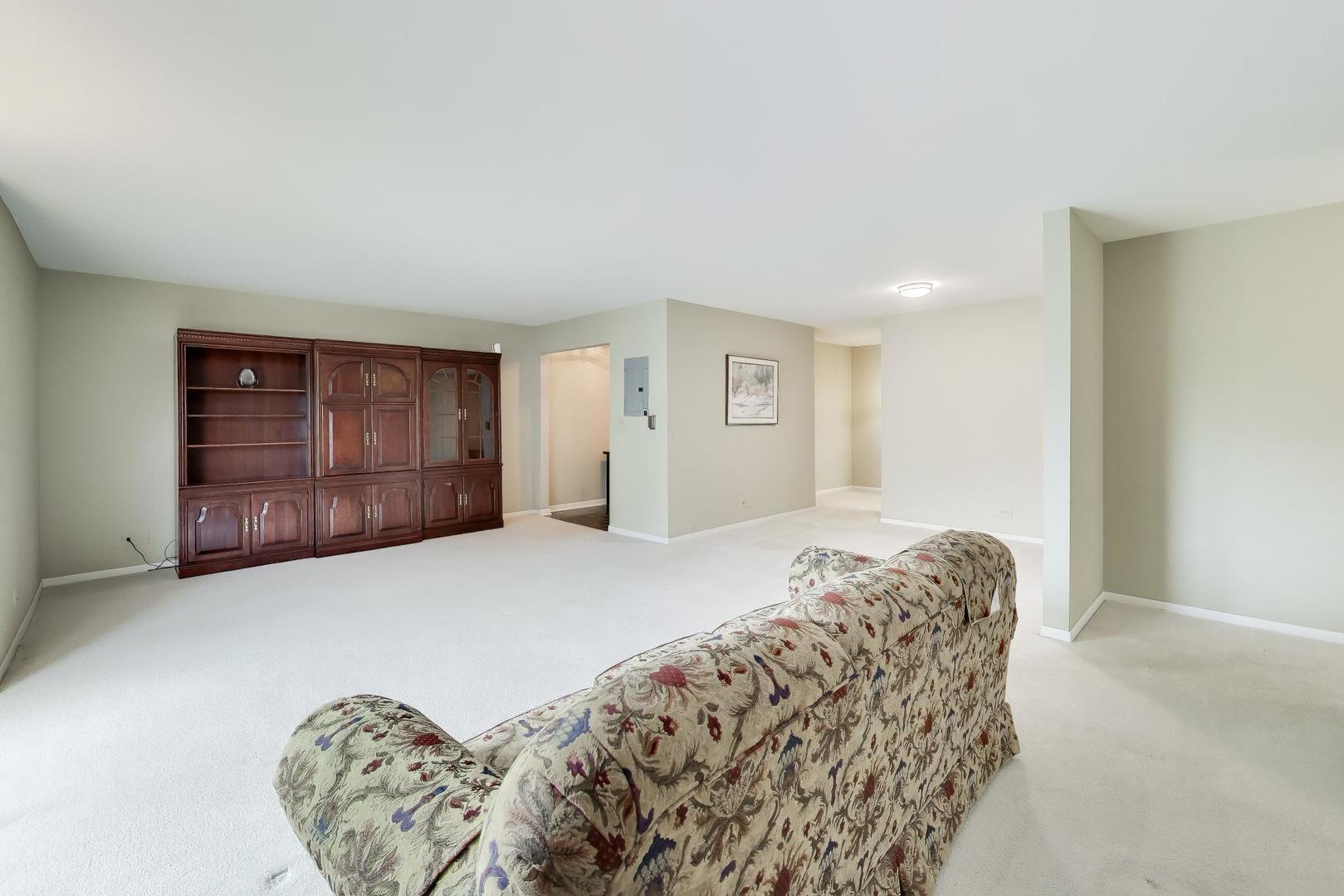 400 Ascot Drive #1M, Park Ridge, IL 60068